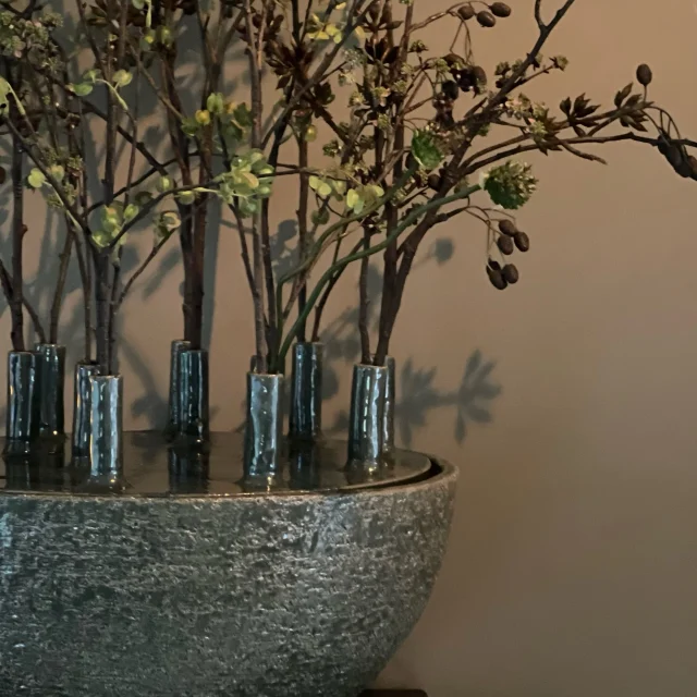 We hebben weer zoโn prachtige collectie zijde bloemen en takken binnen, ook wanneer je het wat meer ingetogen wild houdeโฆ