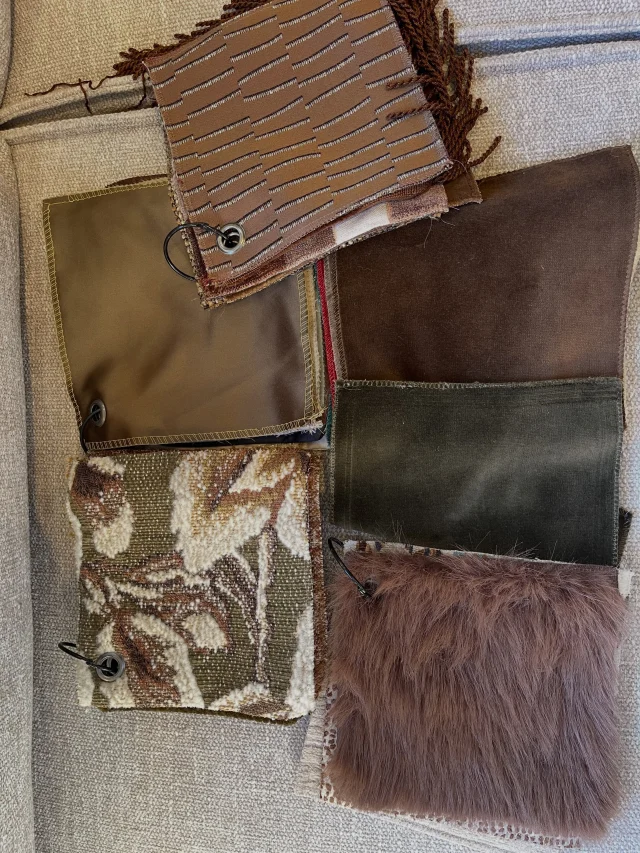 Wat hebben we gisteren weer een mooie collectie kussens en plaids uitgezocht bij @claudi_cushions , blijft op een foto a…