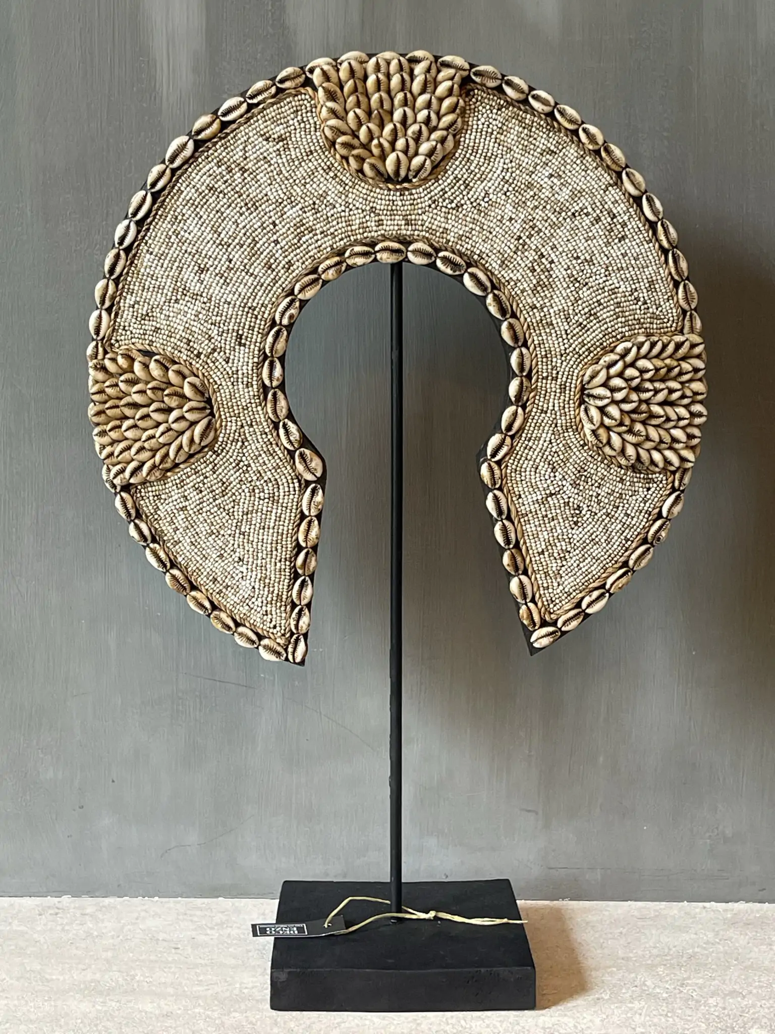 Ornament necklace beige beads