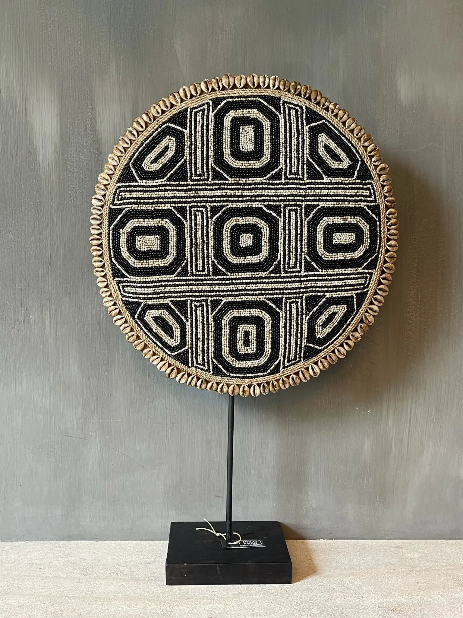 Ornament turtle shield black