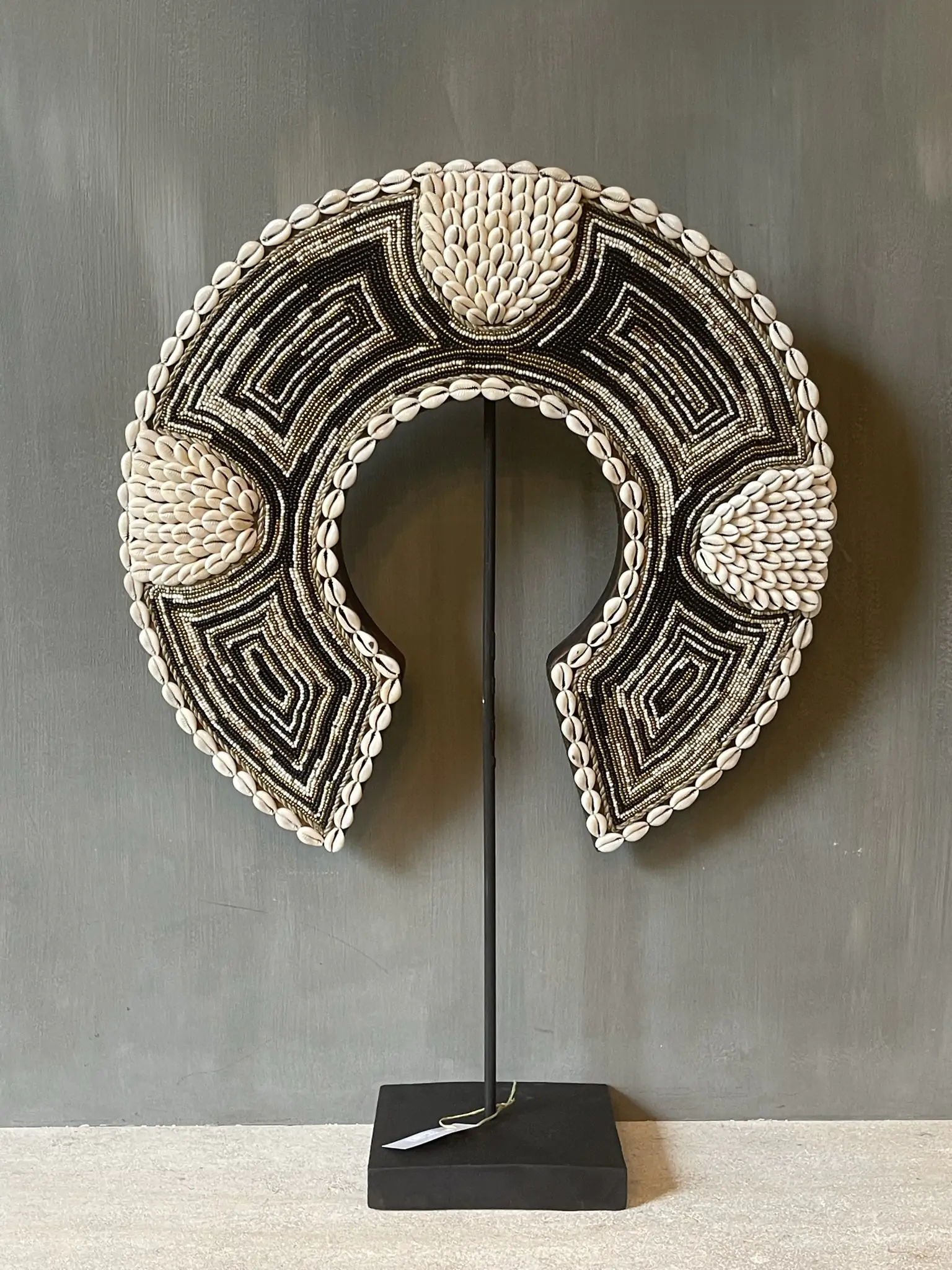 Ornament necklace black/gold/sand