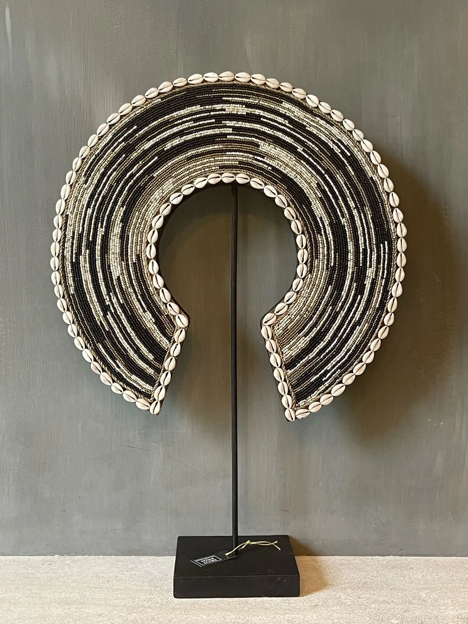 Ornament necklace cirkel black/beige/gold